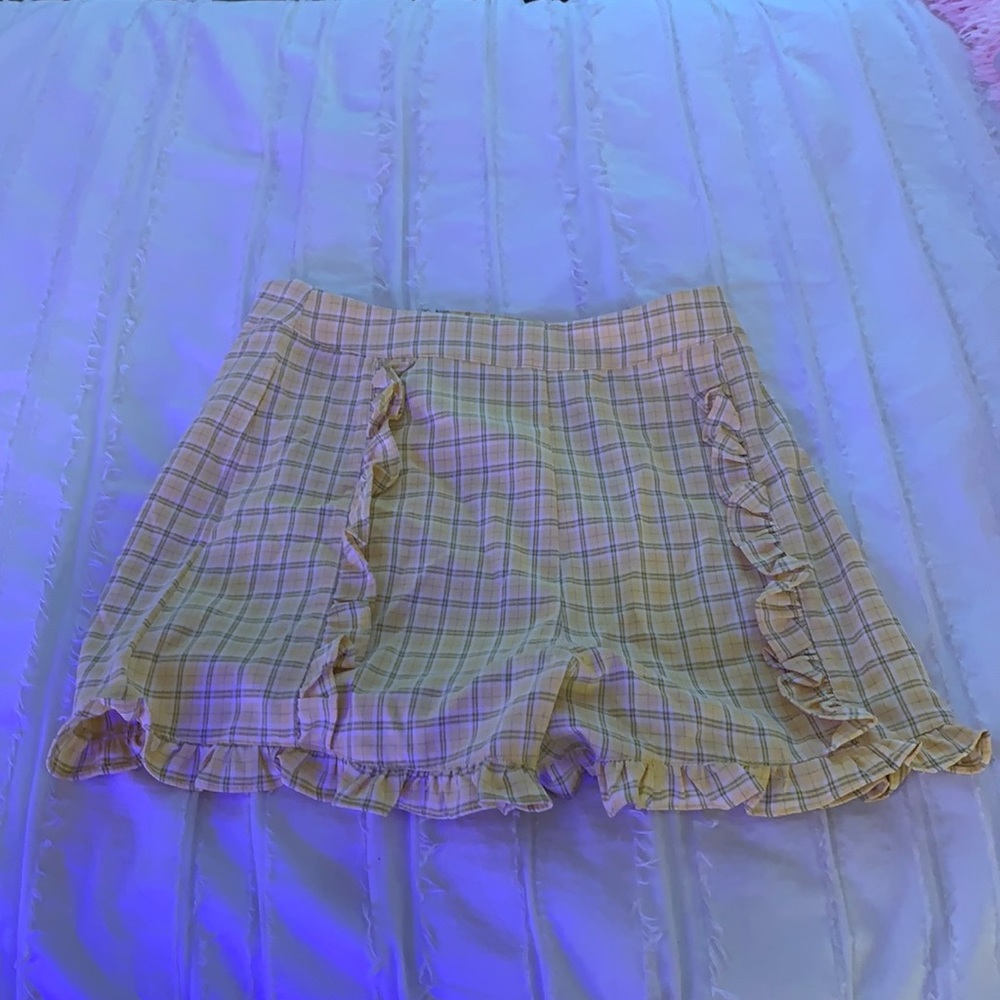 Papaya Yellow Plaid Ruffle Shorts Size Medium